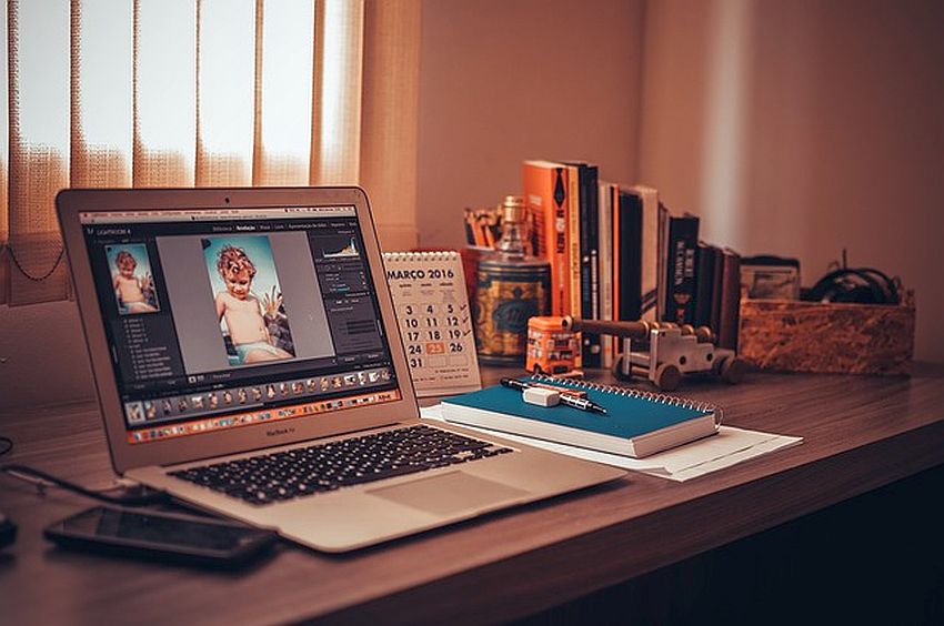 tidy computer desk