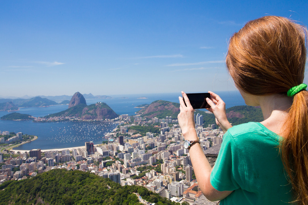 Comparison of travel eSIM and international roaming options for Australian travellers